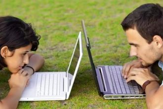 Przydatne i ciekawe informacje – jak odróżniać wartościowe treści od informacyjnego хаосу