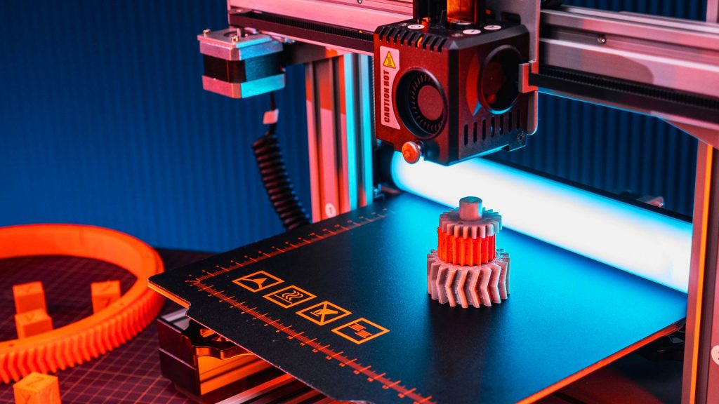 Druk 3d na zamówienie: kiedy warto skorzystać z usługi i jak przygotować się do zlecenia
