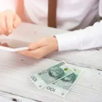 Jak bezpiecznie wziąć pożyczkę online i na co zwrócić uwagę przed podpisaniem umowy