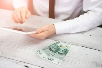 Jak bezpiecznie wziąć pożyczkę online i na co zwrócić uwagę przed podpisaniem umowy